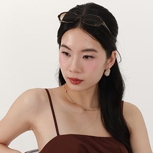 Model Wan Yi (S) 