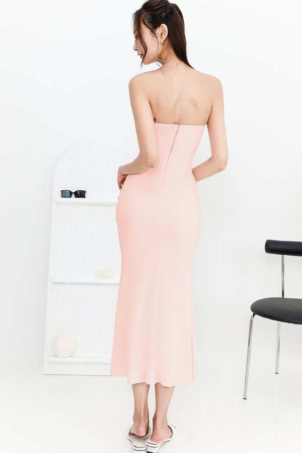 DEFECT | Peyrynn Padded Ruched Maxi in Peach Pink in XS