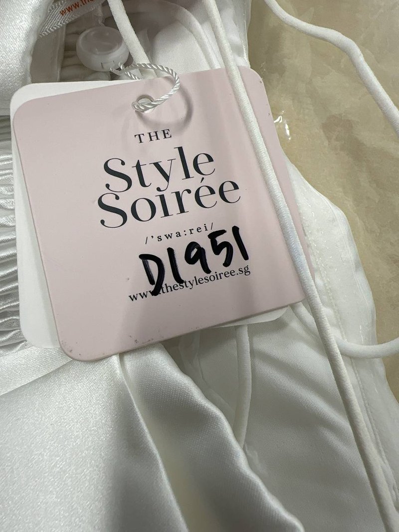 DEFECT | Seydra Satin Top in White in XL