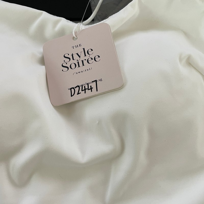 DEFECT | Cadea Cross Back Top in White in L