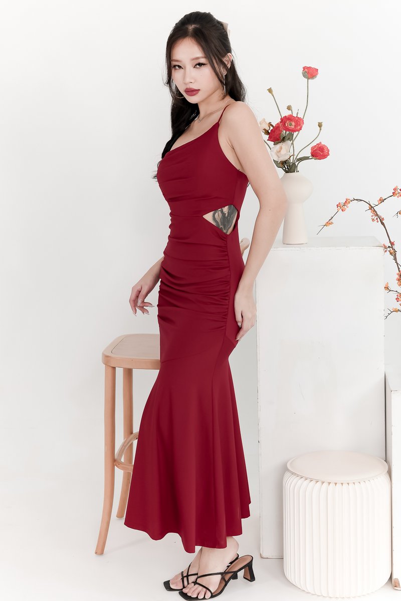 Tanrine Toga Midaxi in Maroon