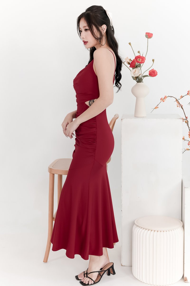 Tanrine Toga Midaxi in Maroon