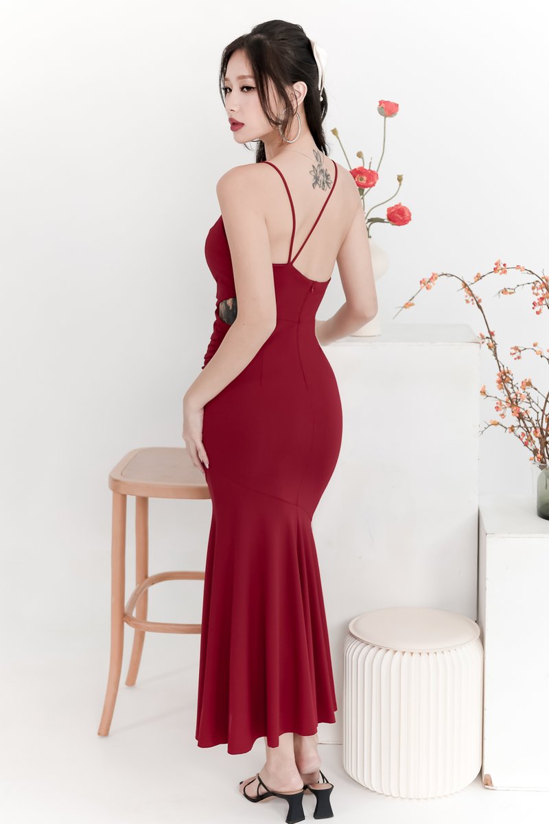 Tanrine Toga Midaxi in Maroon