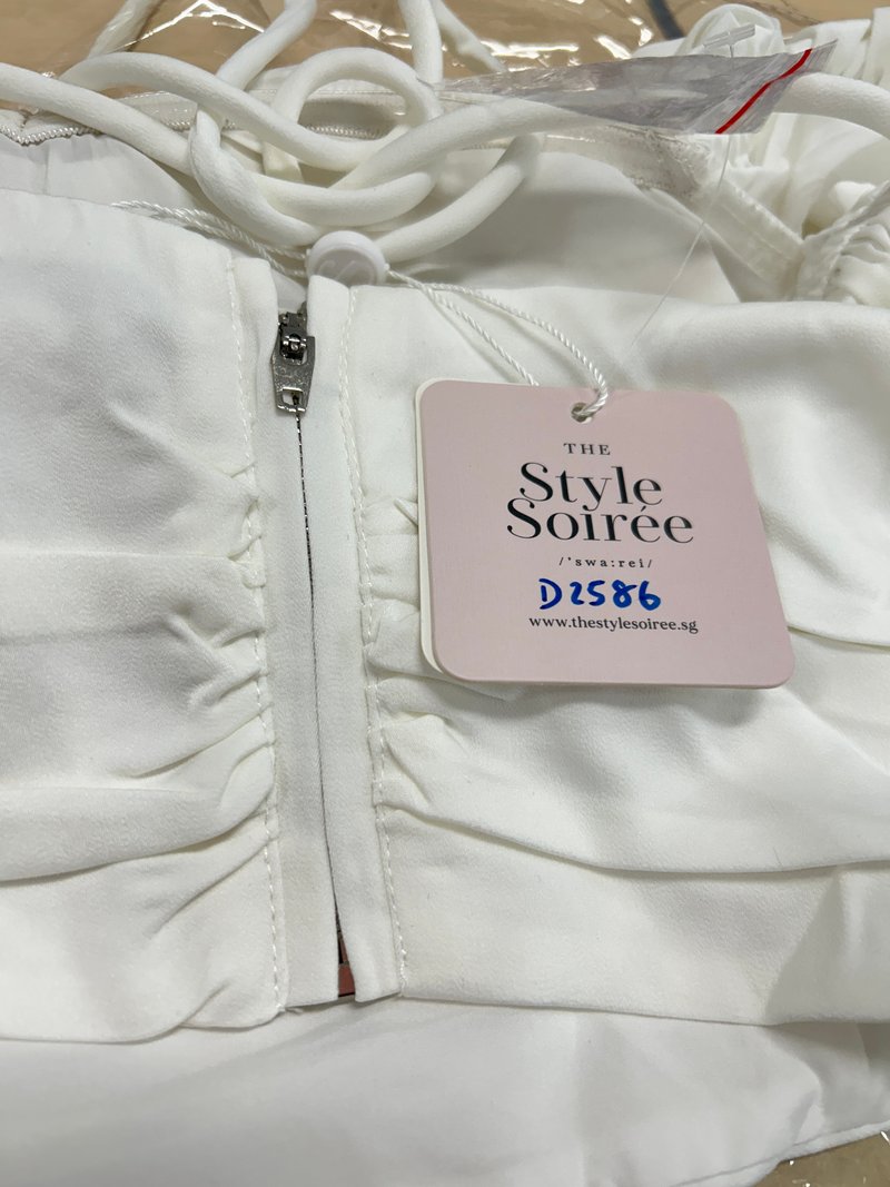 DEFECT | Serrine Sweetheart Padded Top in White in S