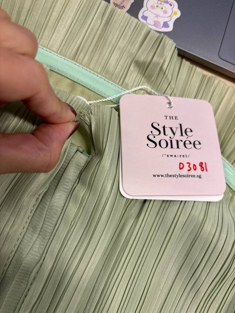 DEFECT| Paylyn Pleated Tube Top in Green in L DEFECT| Paylyn Pleated Tube Top in Green in L