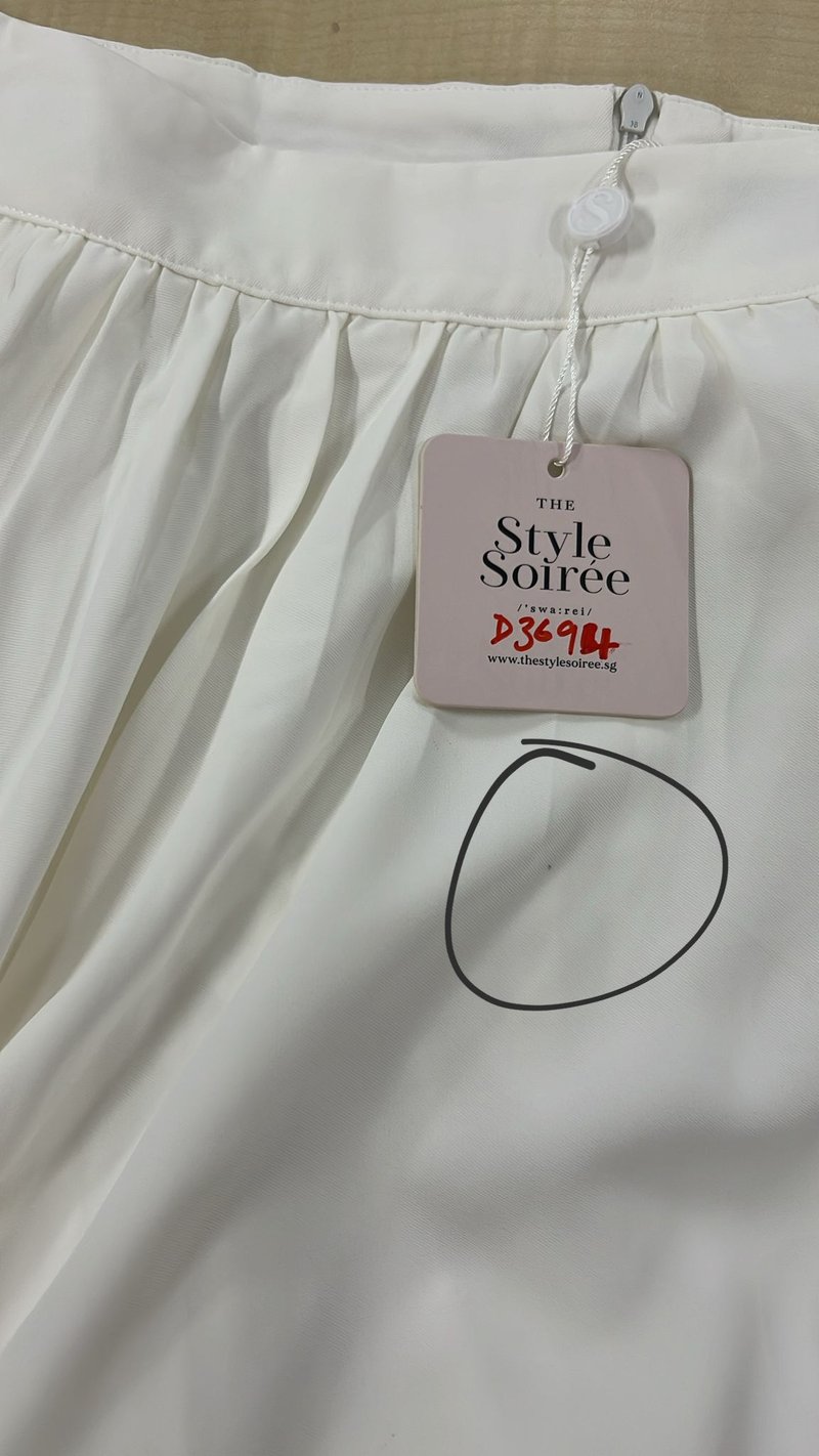 DEFECT | Heda Co-ord Maxi Skirt in White ( Petite Length ) in XL