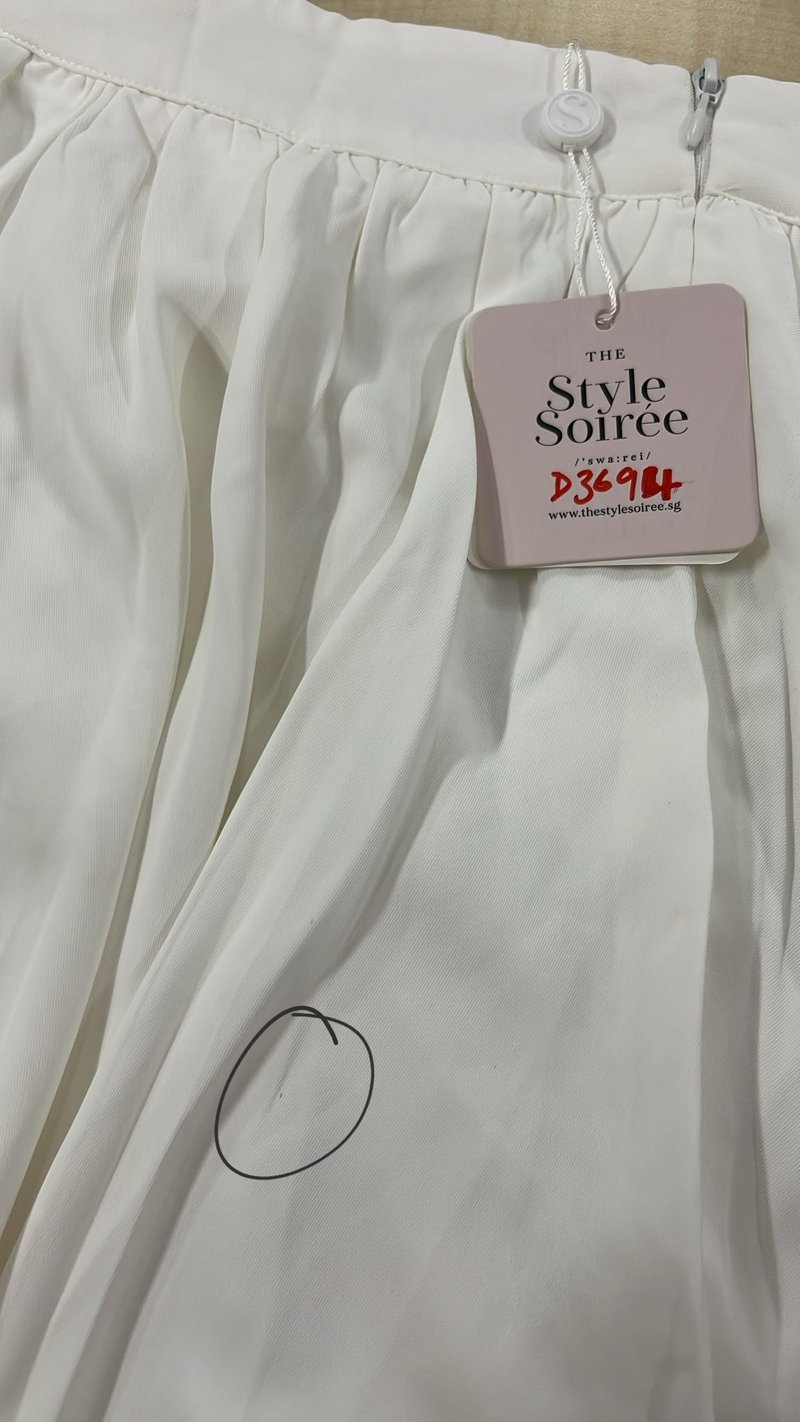 DEFECT | Heda Co-ord Maxi Skirt in White ( Petite Length ) in XL