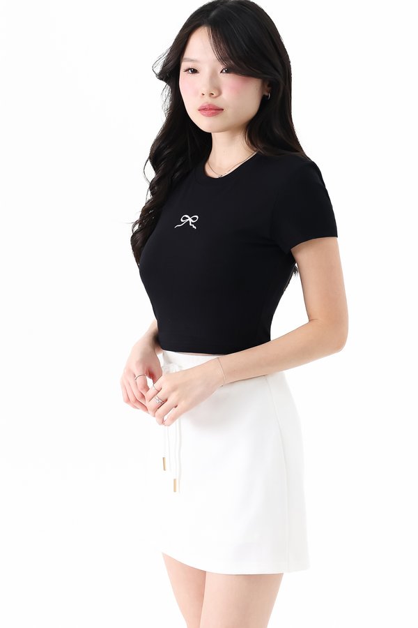 DEFECT | Raye Ribbon Embroidery Padded Tee in Black x White in L