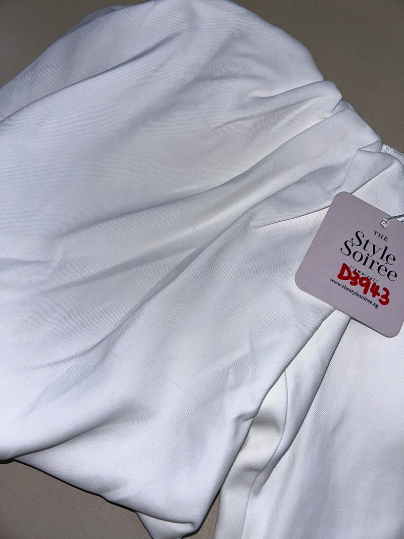 DEFECT | Pierre Puffy Top V3 in White in L DEFECT | Pierre Puffy Top V3 in White in L