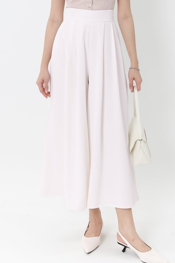 Fannie Flare Pleated Pants in White ( Petite Length )