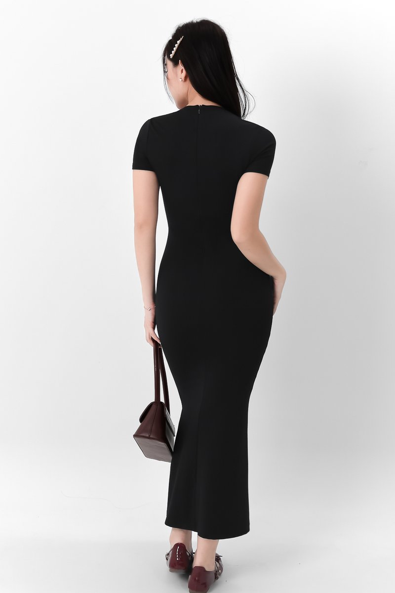 RESTOCKS | Perwin Padded Sleeved Midi in Black