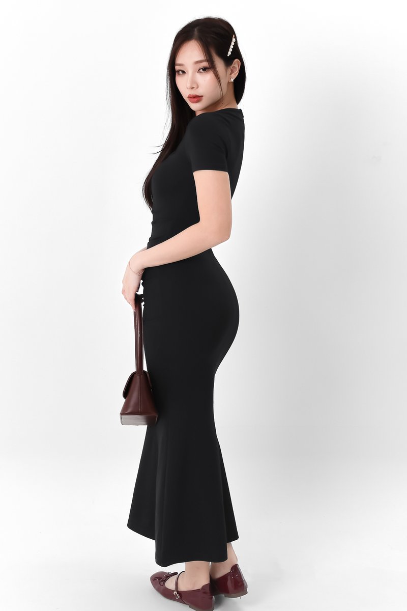 RESTOCKS | Perwin Padded Sleeved Midi in Black