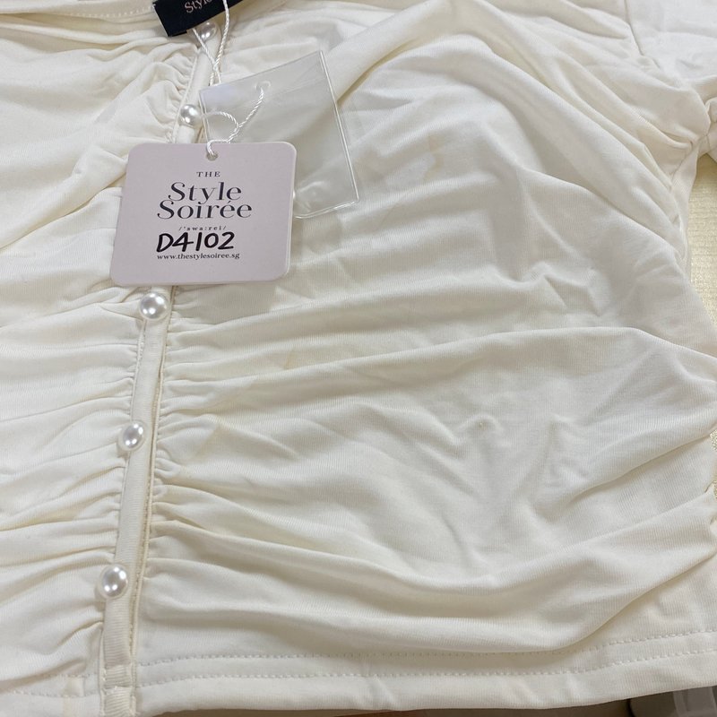 DEFECT | Sienna Sleeved Padded Top in White in M DEFECT | Sienna Sleeved Padded Top in White in M