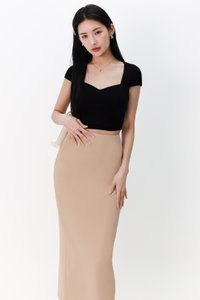 Seidra Sweetheart Sleeve Cropped Top in in Black Seidra Sweetheart Sleeve Cropped Top in in Black