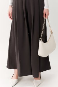 Cheyenne Chain Rounded Shoulder Bag in Cream White Cheyenne Chain Rounded Shoulder Bag in Cream White