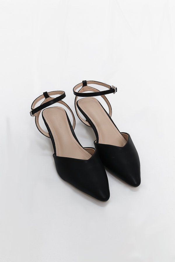 Payton Pointed Heels in Black