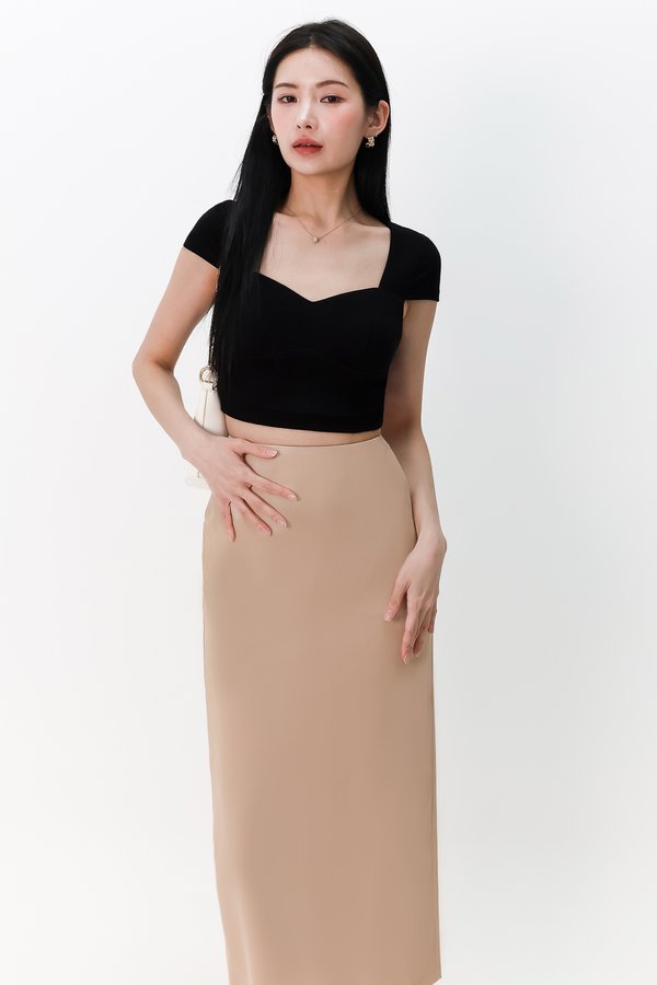 Seidra Sweetheart Sleeve Cropped Top in in Black