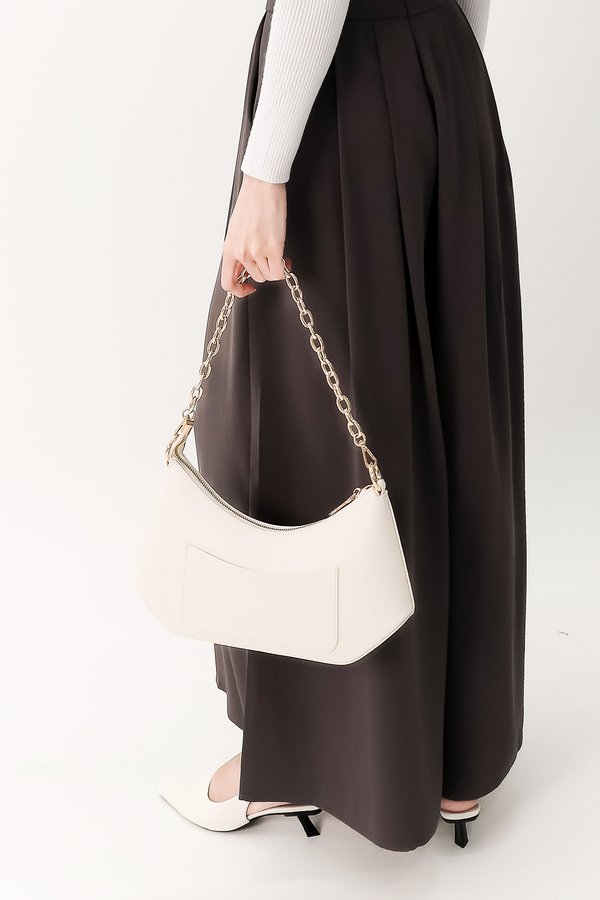 Cheyenne Chain Rounded Shoulder Bag in Cream White