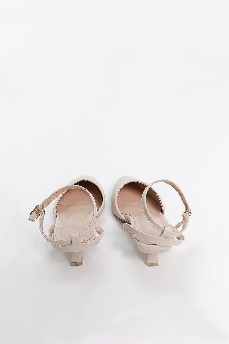 DEFECT | Payton Pointed Heels in Nude in 38