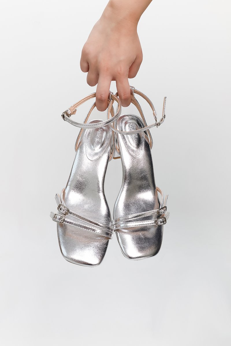 DEFECT | Brooklyn Buckle Strappy Block Heels in Silver in 40