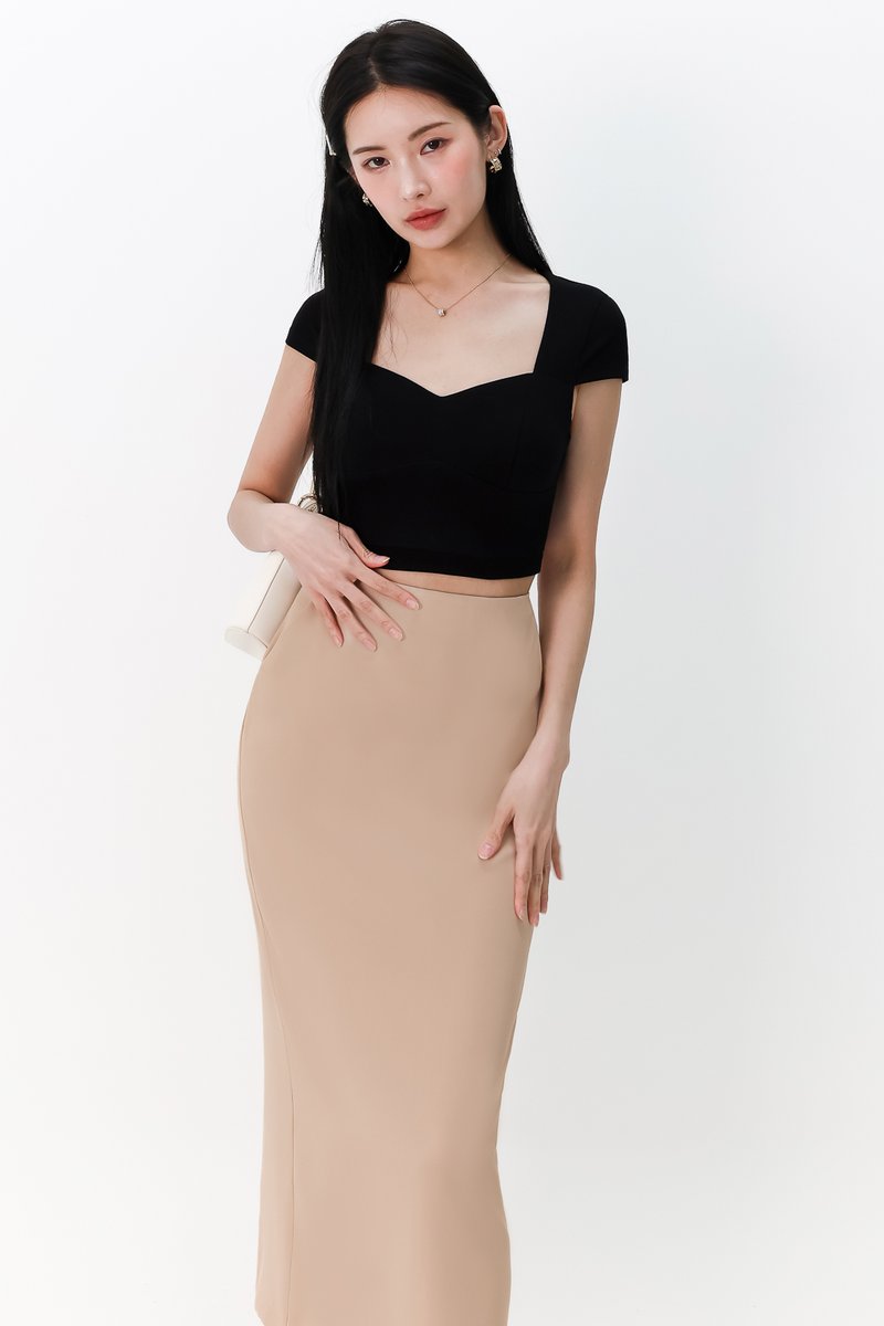 Seidra Sweetheart Sleeve Cropped Top in in Black