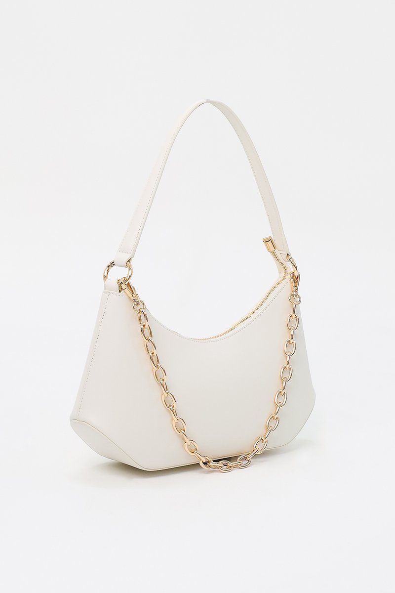 Cheyenne Chain Rounded Shoulder Bag in Cream White Cheyenne Chain Rounded Shoulder Bag in Cream White