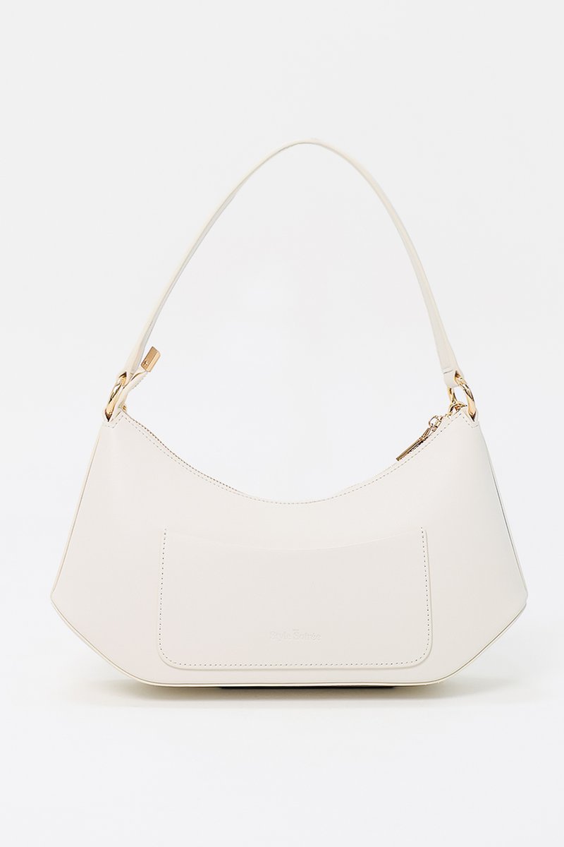 Cheyenne Chain Rounded Shoulder Bag in Cream White Cheyenne Chain Rounded Shoulder Bag in Cream White