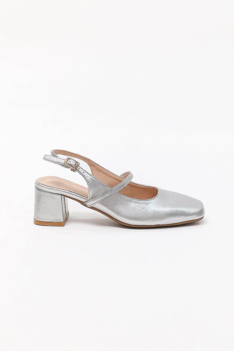 DEFECT | Sora Slingback Pumps in Silver in 39