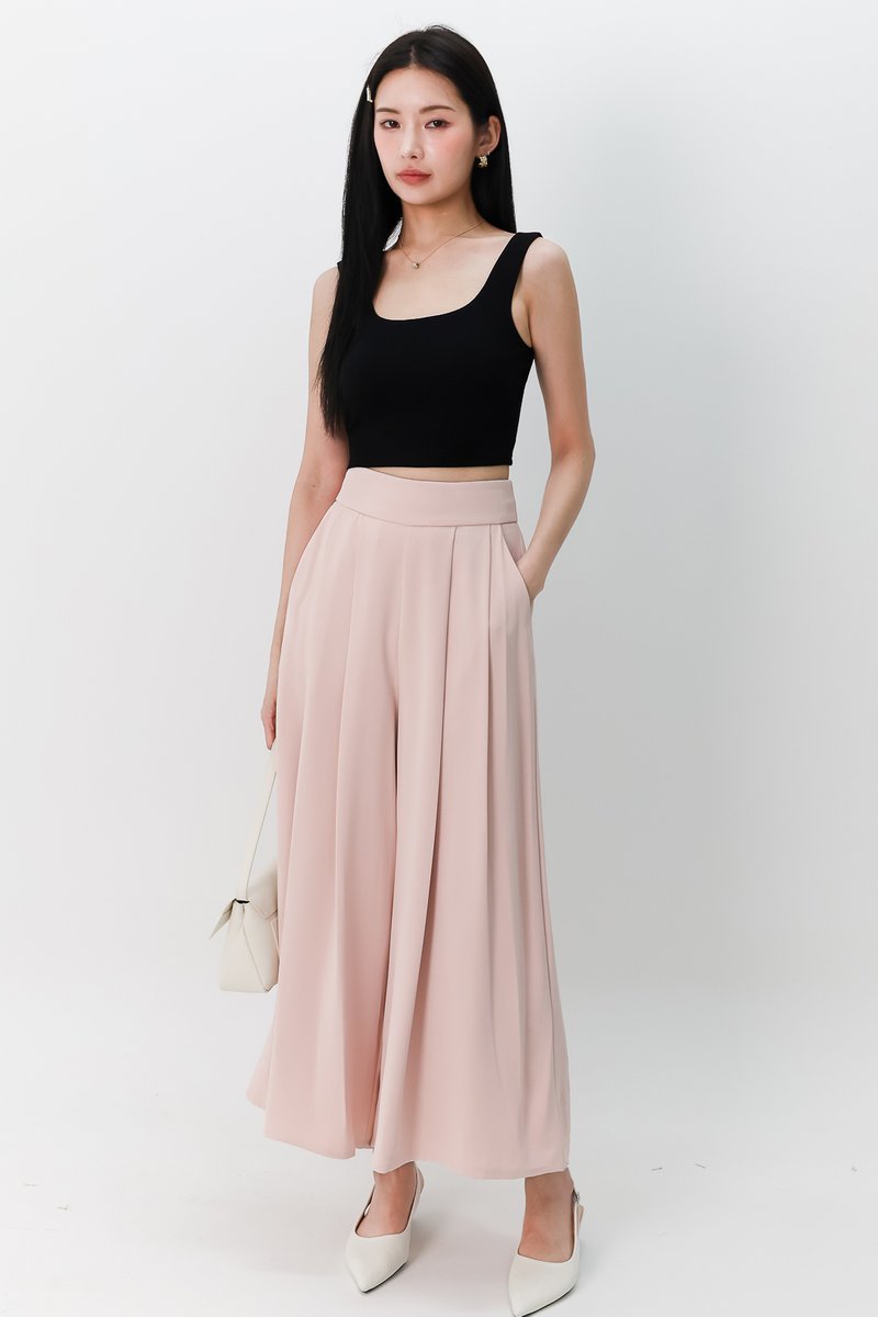 Carrie Cropped Tank Top in Black Carrie Cropped Tank Top in Black