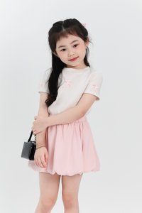 Girl Ribbon Tee in White x Pink Ribbon