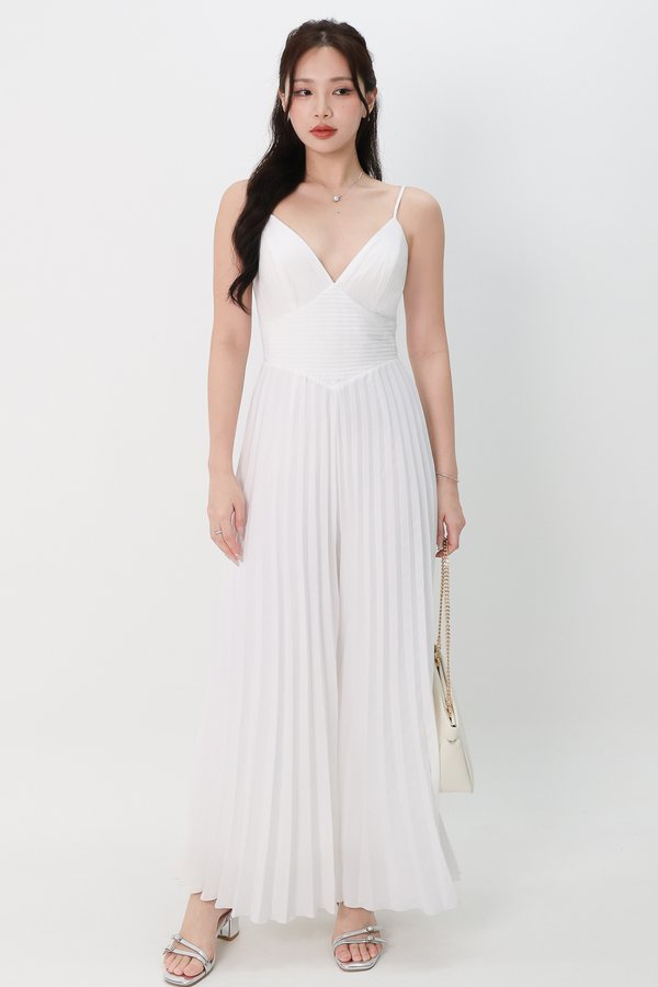 DEFECT | Paitlyn Pleated Jumpsuit in White in M
