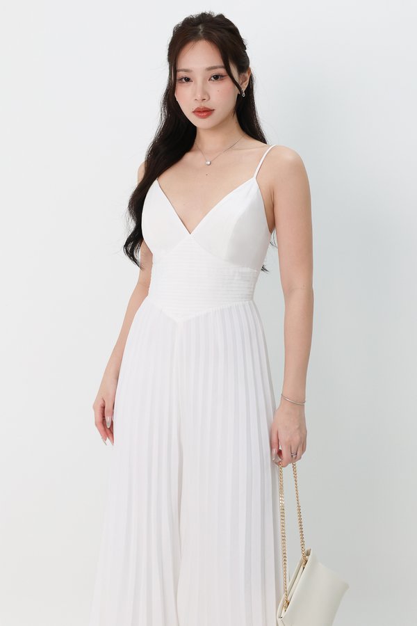 DEFECT | Paitlyn Pleated Jumpsuit in White in M