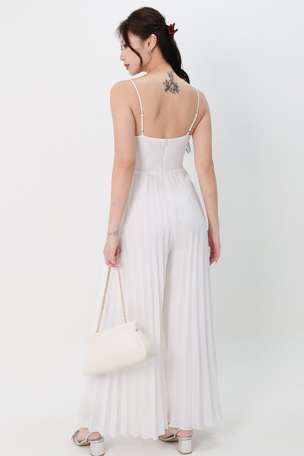 DEFECT | Paitlyn Pleated Jumpsuit in White in S