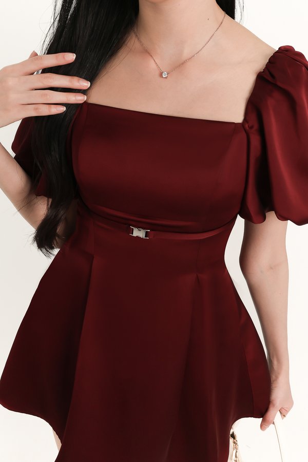 Peycie Puffy Sleeve Romper Dress in Maroon