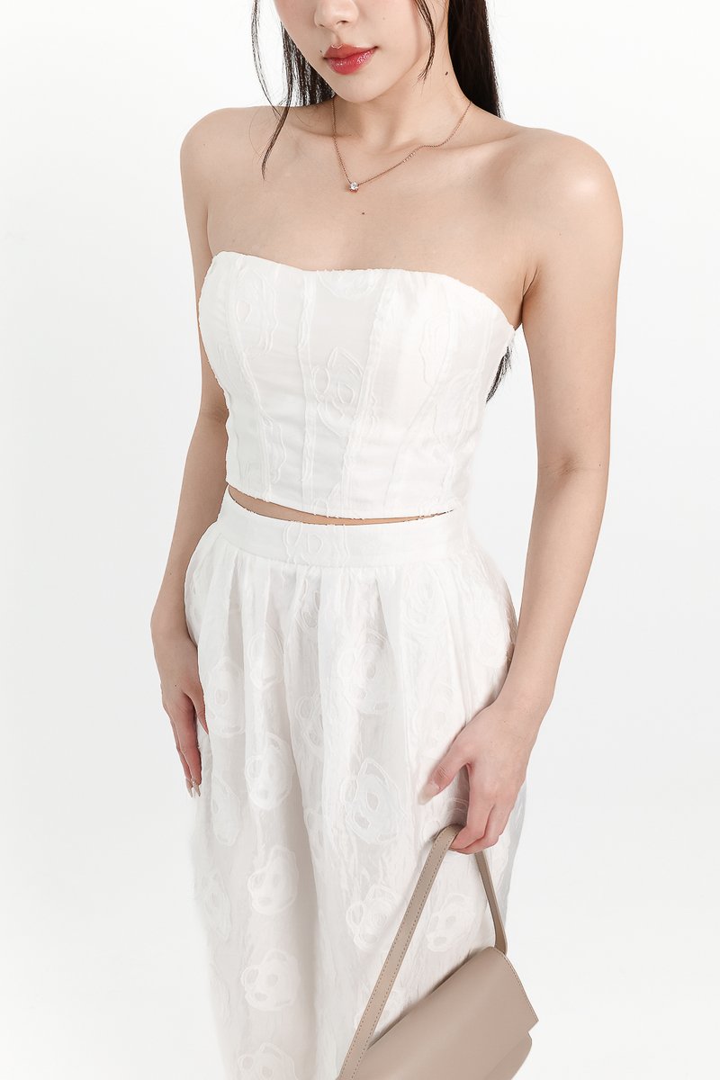 DEFECT | Evelyn Embossed Floral Top in White in M