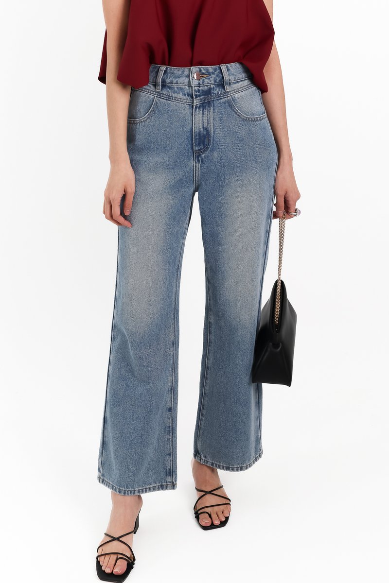 Dahlia Denim Jeans in Light Wash ( Regular Length ) Dahlia Denim Jeans in Light Wash ( Regular Length )