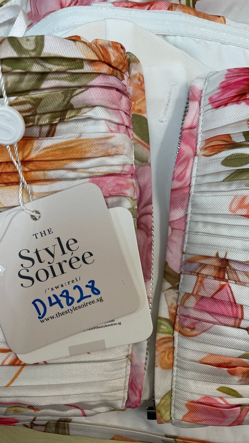 DEFECT | Prissia Pleated Halter Top in Multi Florals in XS DEFECT | Prissia Pleated Halter Top in Multi Florals in XS