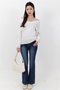 DEFECT | Odella Oversized Sweater Top in White in XS,S,M,XL DEFECT | Odella Oversized Sweater Top in White in XS,S,M,XL