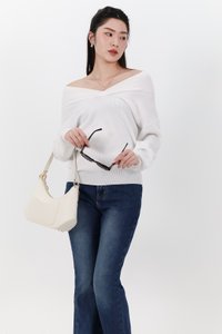 DEFECT | Odella Oversized Sweater Top in White in XS,S,M,XL DEFECT | Odella Oversized Sweater Top in White in XS,S,M,XL