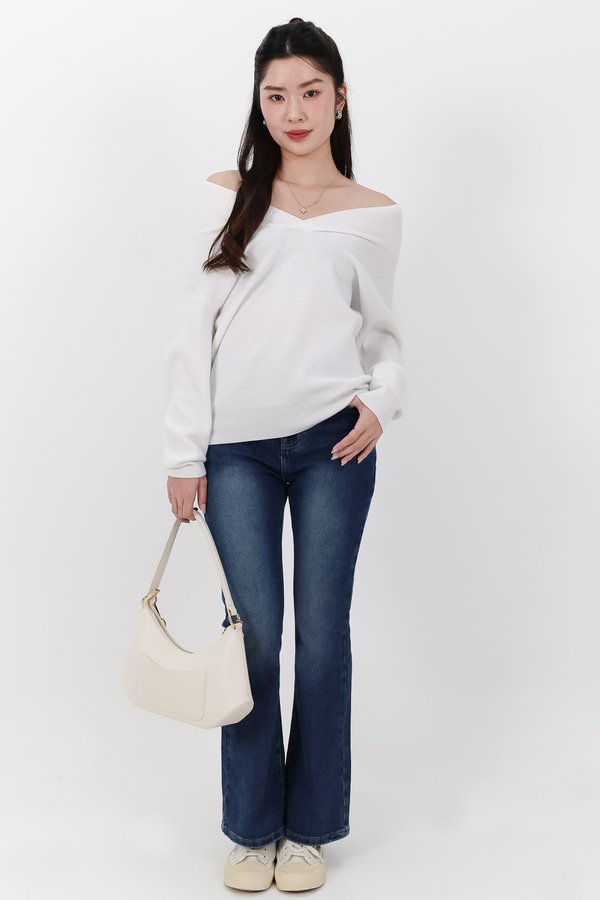 DEFECT | Odella Oversized Sweater Top in White in XS,S,M,XL