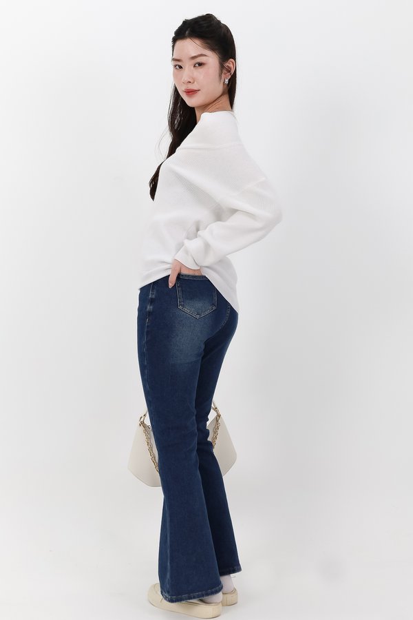 DEFECT | Odella Oversized Sweater Top in White in XS,S,M,XL