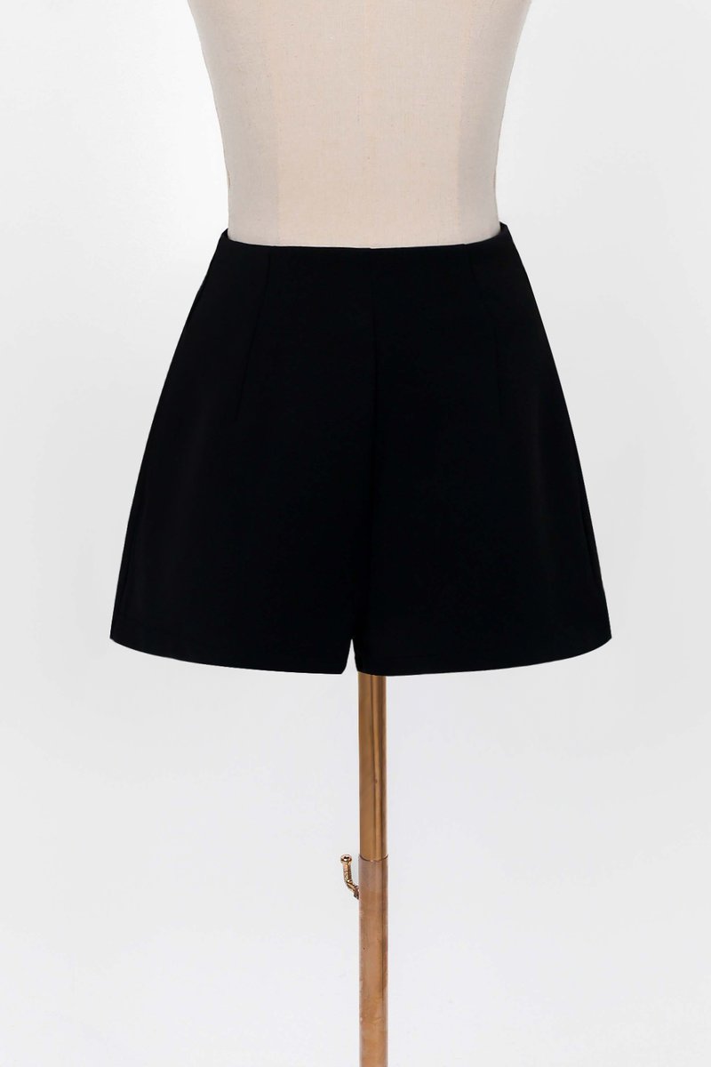 RESTOCKS | Cleef Co-ord Highwaist Shorts in Black
