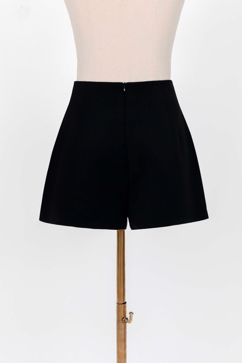 RESTOCKS | Cleef Co-ord Highwaist Shorts in Black