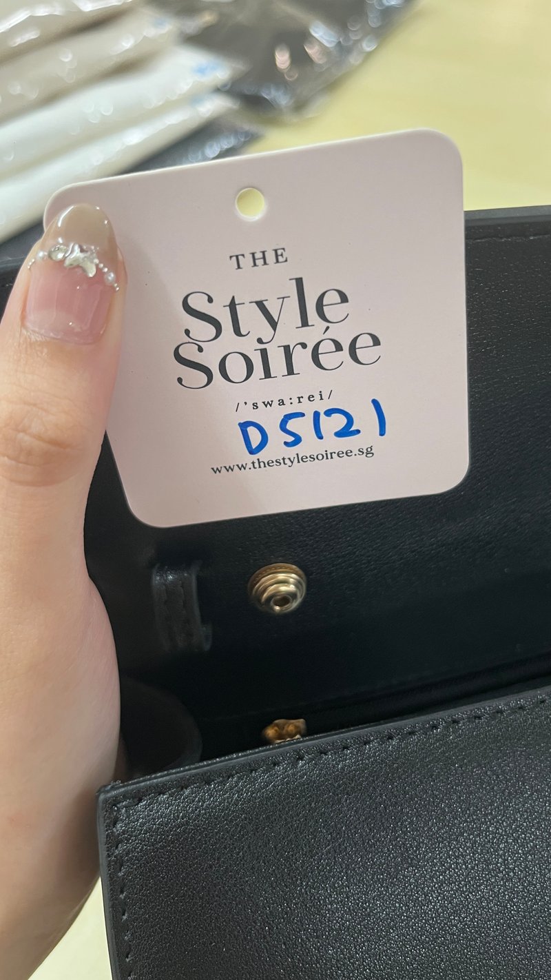 DEFECT | Tess Twist Lock Shoulder Bag in Black DEFECT | Tess Twist Lock Shoulder Bag in Black