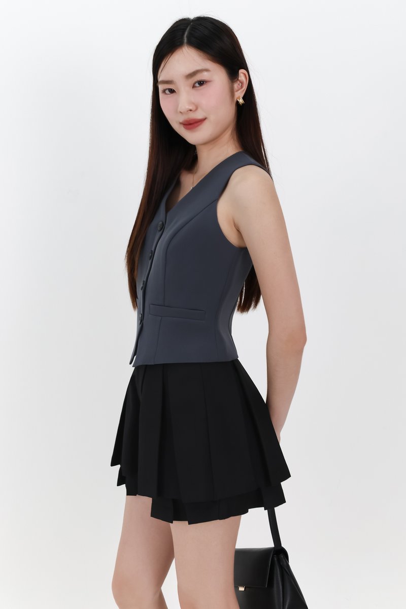 Dahae Double Tiered Pleated Skorts in Black