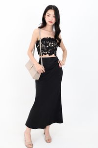 Odenne Overlap Ruched Midi Skirt in Black ( Regular Length )