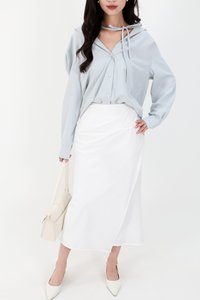 DEFECT | Odenne Overlap Ruched Midi Skirt in White ( Petite Length ) in XS