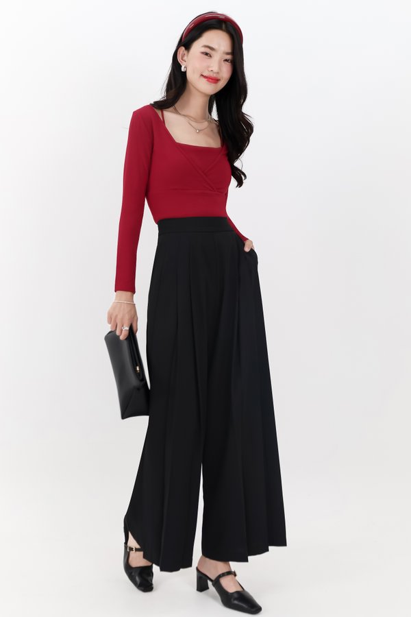 DEFECT | Pixa Pleated Highwaist Pants in Black ( Regular Length ) in M DEFECT | Pixa Pleated Highwaist Pants in Black ( Regular Length ) in M