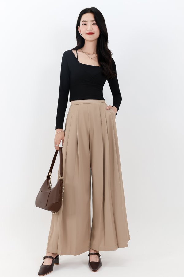 DEFECT | Lara Layered Sleeved Top in Black in XXS