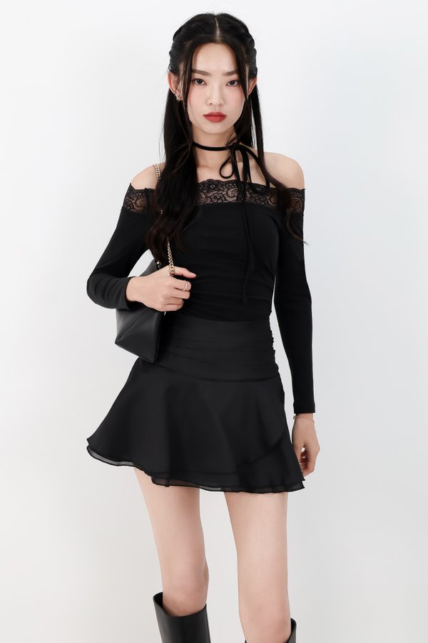 DEFECT | Leora Lace Offshoulder Top in Black in M